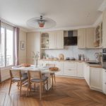 Cuisiniste Paris : les critères pour concevoir une cuisine sur mesure adaptée à votre intérieur