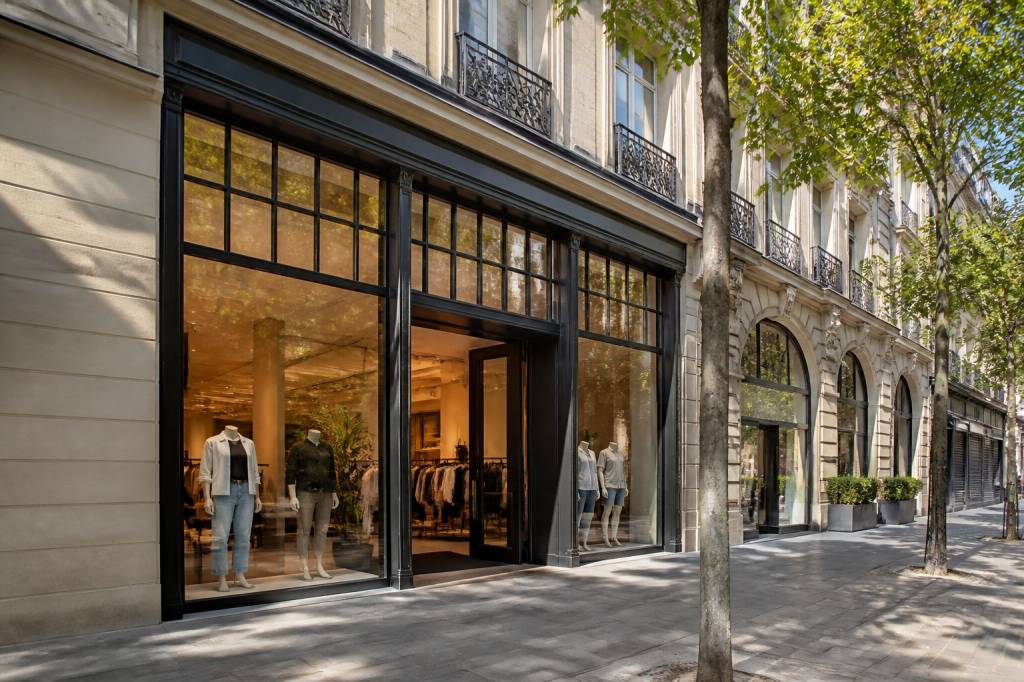 Abercrombie aux Champs-Élysées : adresse, boutique et infos utiles